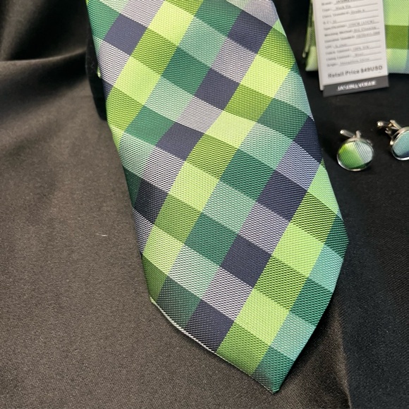 NWT- Silk Green & Navy Plaid Tie with Matching Pocket Square and Cufflinks - Picture 2 of 5